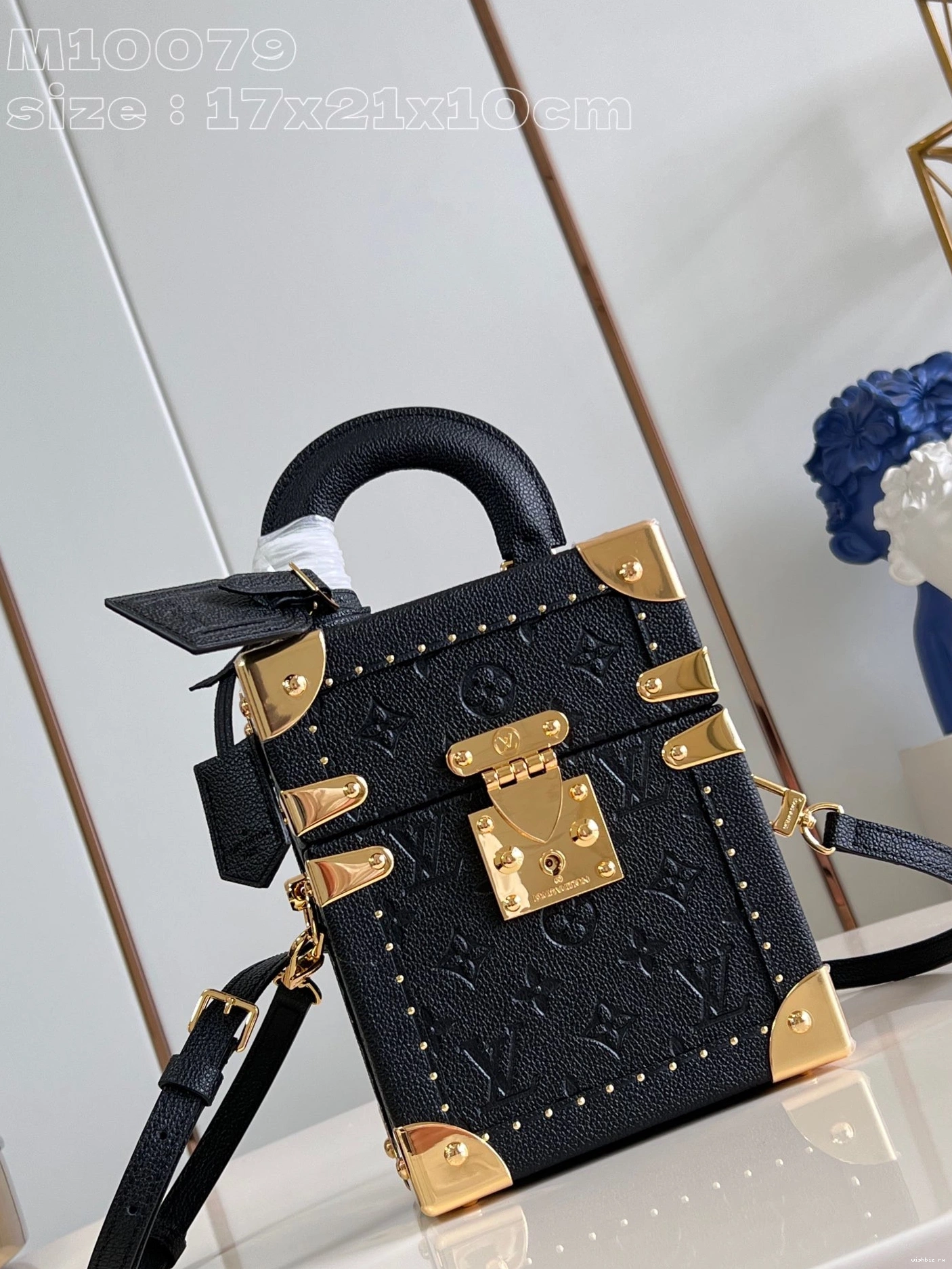 WIS Box Camera VUITTON Monogram Canvas LOUIS 1019